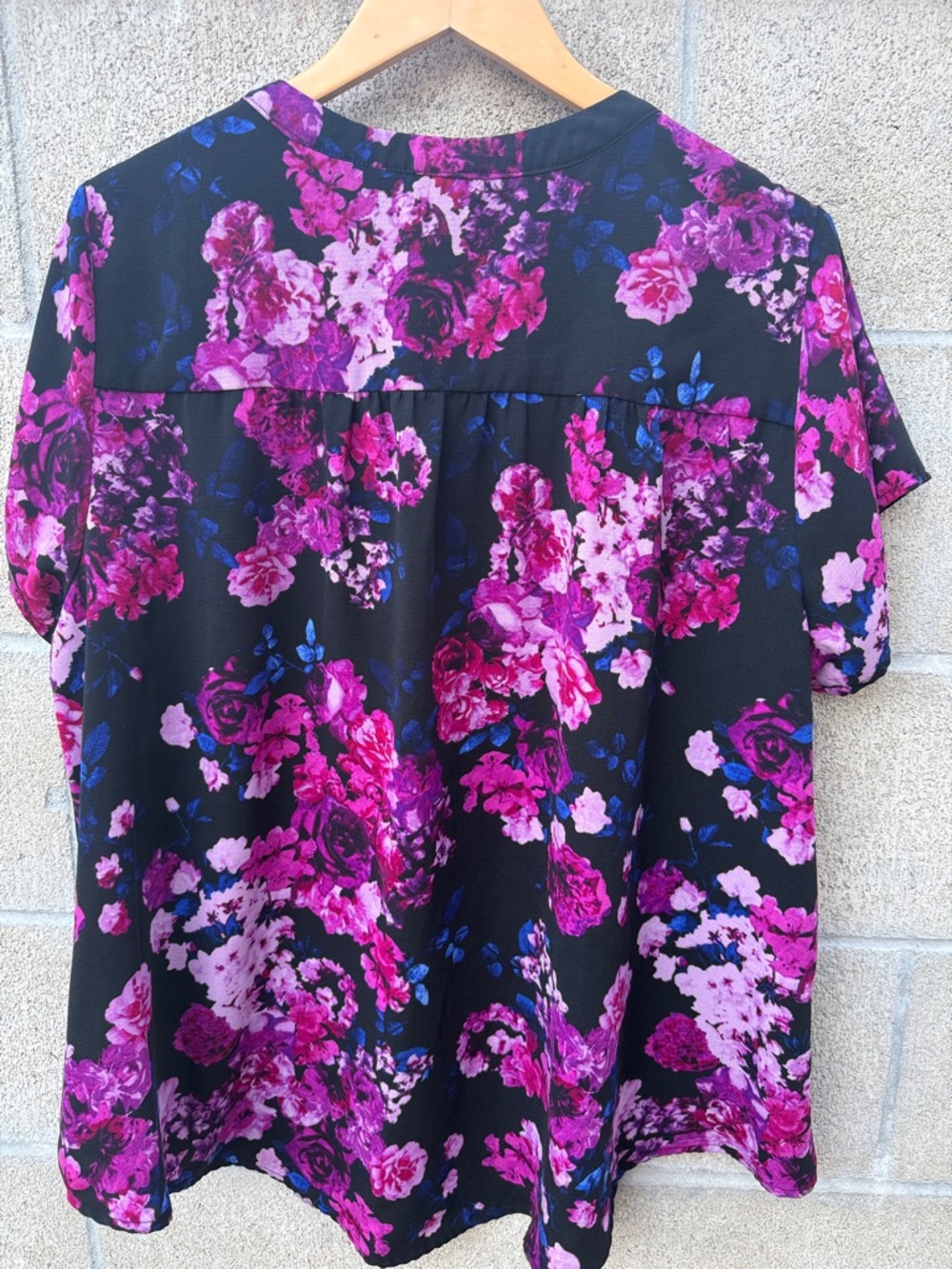 torrid Black Floral V-Neck Flutter Sleeve Blouse in Pink & Purple - Picture 4 of 4
